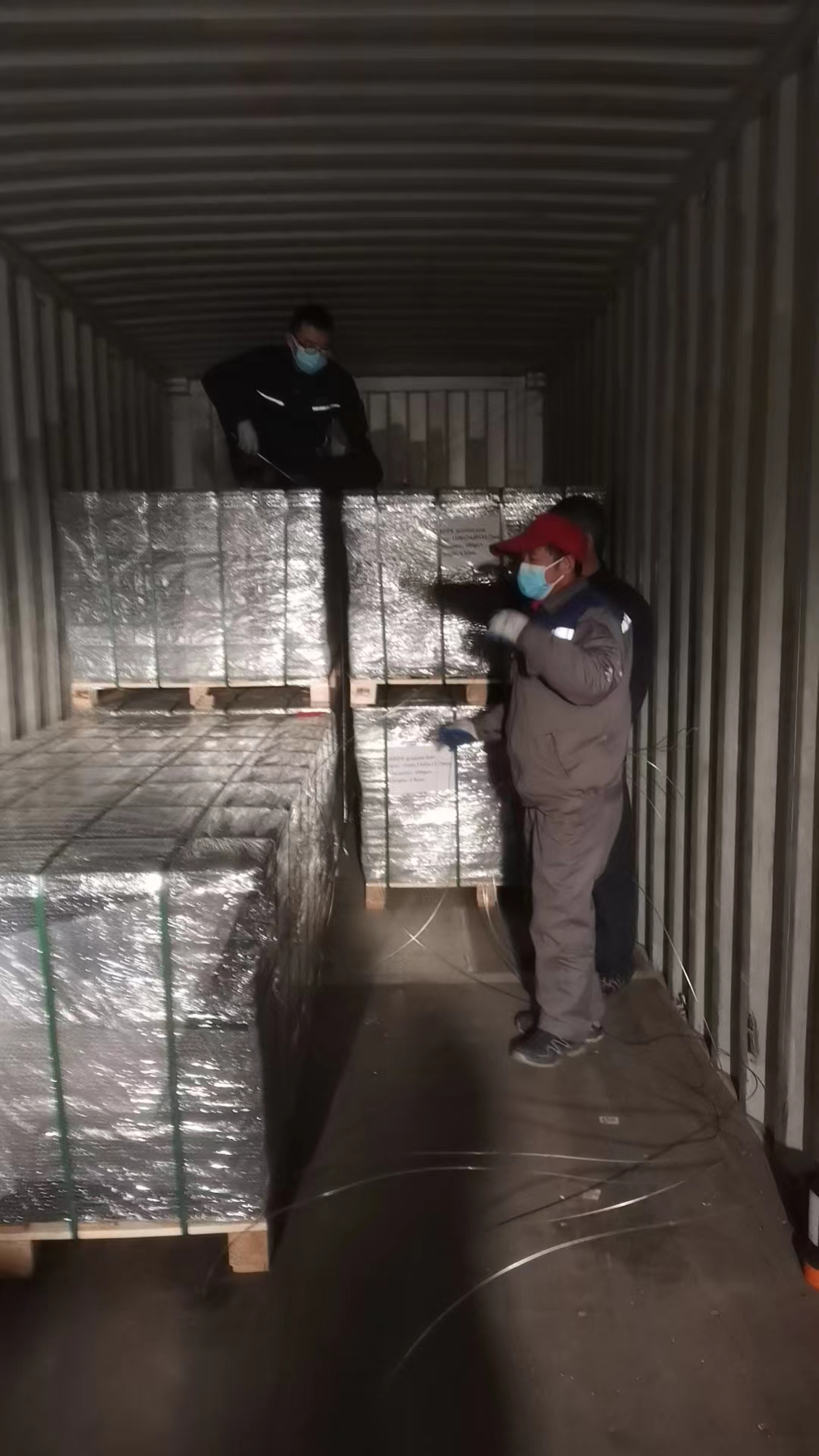 聚乙烯耐磨襯板、防滑路基板整柜發(fā)貨