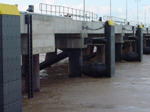 港口護舷板應(yīng)用 (1)